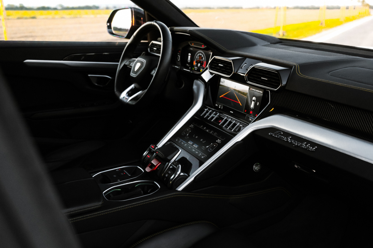Ponuka vozidiel / Lamborghini Urus 4.0 V8 Mansory 700koní - video Ponuka vozidiel / Lamborghini Urus 4.0 V8 Mansory 700koní - video
