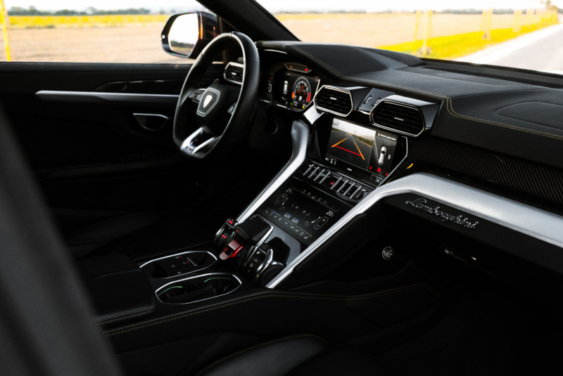 Ponuka vozidiel / Lamborghini Urus 4.0 V8 Mansory 700koní - video Ponuka vozidiel / Lamborghini Urus 4.0 V8 Mansory 700koní - video