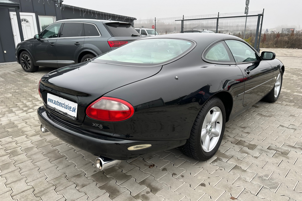 Ponuka vozidiel / Jaguar XK XK8 4.0 Coupé - video Ponuka vozidiel / Jaguar XK XK8 4.0 Coupé - video