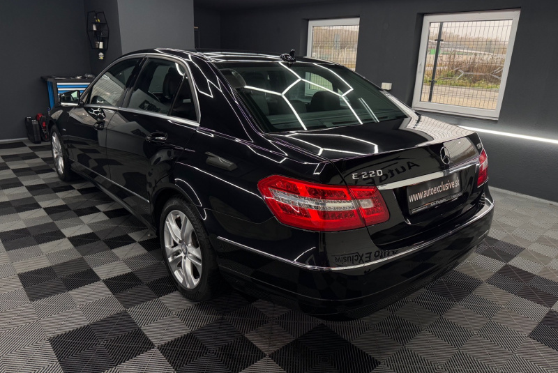 Ponuka vozidiel / Mercedes-Benz E trieda Sedan 220 CDI Blue Avantgarde 7G - video Ponuka vozidiel / Mercedes-Benz E trieda Sedan 220 CDI Blue Avantgarde 7G - video