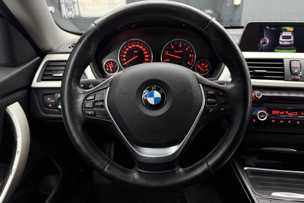 Ponuka vozidiel / BMW Rad 4 Gran Coupé 418d A/T - video Ponuka vozidiel / BMW Rad 4 Gran Coupé 418d A/T - video