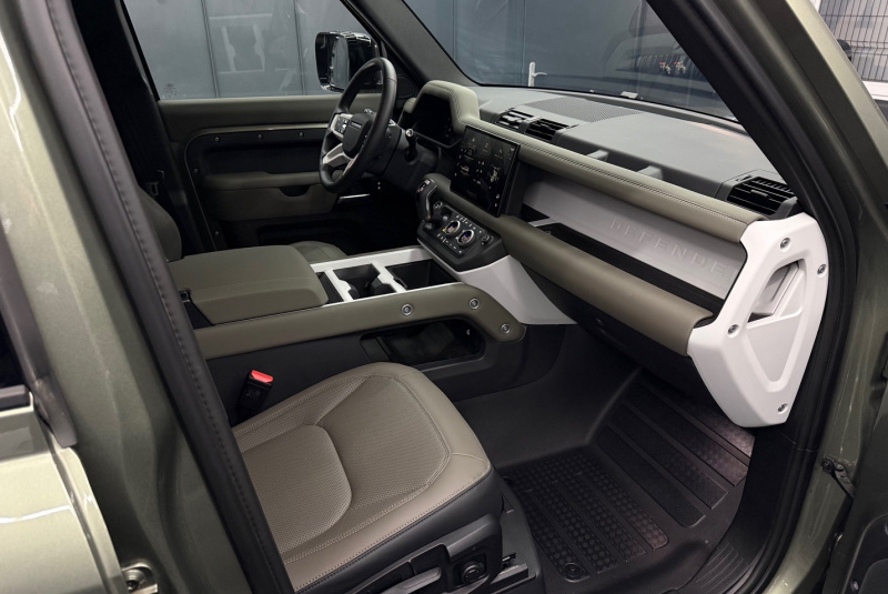 Ponuka vozidiel / Land Rover Defender 110 3.0D I6 D200 MHEV S A/T AWD - video Ponuka vozidiel / Land Rover Defender 110 3.0D I6 D200 MHEV S A/T AWD - video
