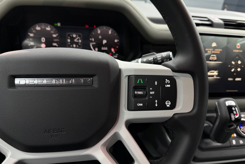 Ponuka vozidiel / Land Rover Defender 110 3.0D I6 D200 MHEV S A/T AWD - video Ponuka vozidiel / Land Rover Defender 110 3.0D I6 D200 MHEV S A/T AWD - video