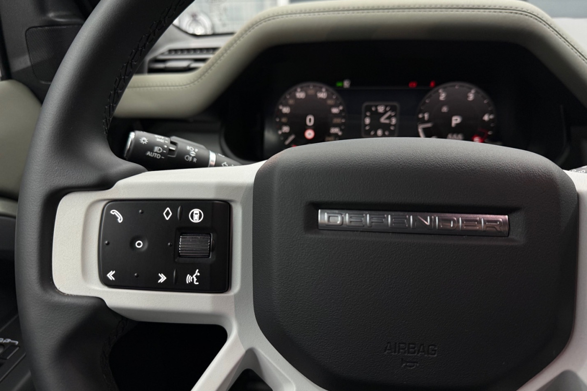 Ponuka vozidiel / Land Rover Defender 110 3.0D I6 D200 MHEV S A/T AWD - video Ponuka vozidiel / Land Rover Defender 110 3.0D I6 D200 MHEV S A/T AWD - video
