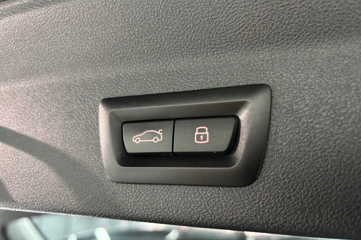 Ponuka vozidiel / BMW X3 xDrive30e M-PACKET PLUG-IN HYBRID - video Ponuka vozidiel / BMW X3 xDrive30e M-PACKET PLUG-IN HYBRID - video