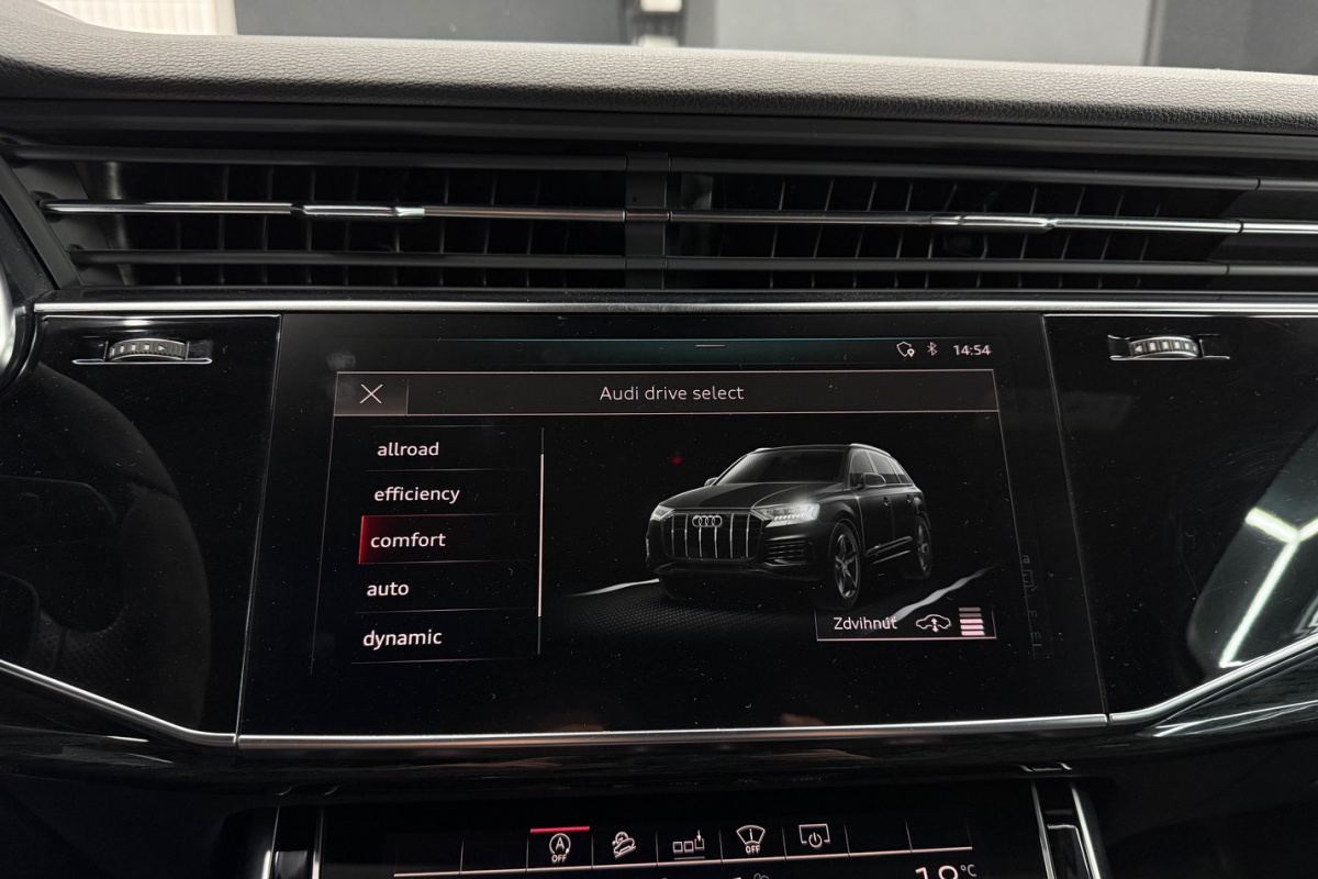 Ponuka vozidiel / Audi Q7 50 TDI QUATTRO TIPTRONIC S-LINE - video Ponuka vozidiel / Audi Q7 50 TDI QUATTRO TIPTRONIC S-LINE - video