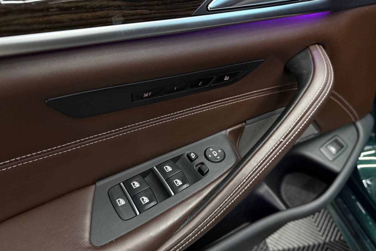 Ponuka vozidiel / BMW Rad 5 M550i xDrive A/T - video Ponuka vozidiel / BMW Rad 5 M550i xDrive A/T - video