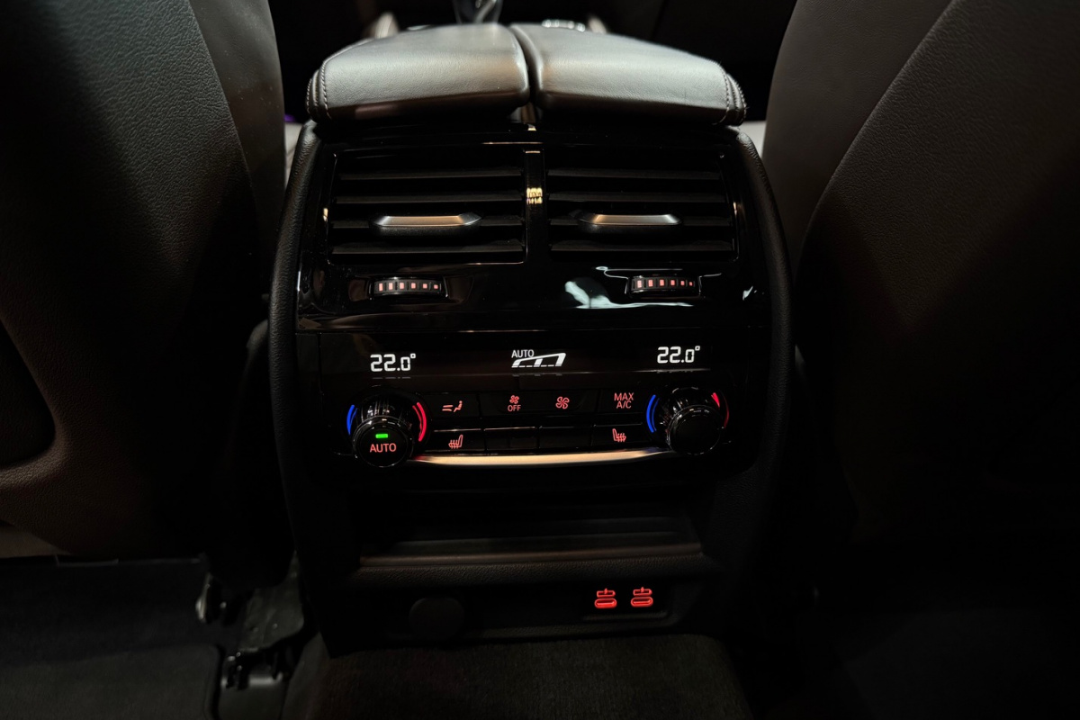 Ponuka vozidiel / BMW Rad 5 M550i xDrive A/T - video Ponuka vozidiel / BMW Rad 5 M550i xDrive A/T - video