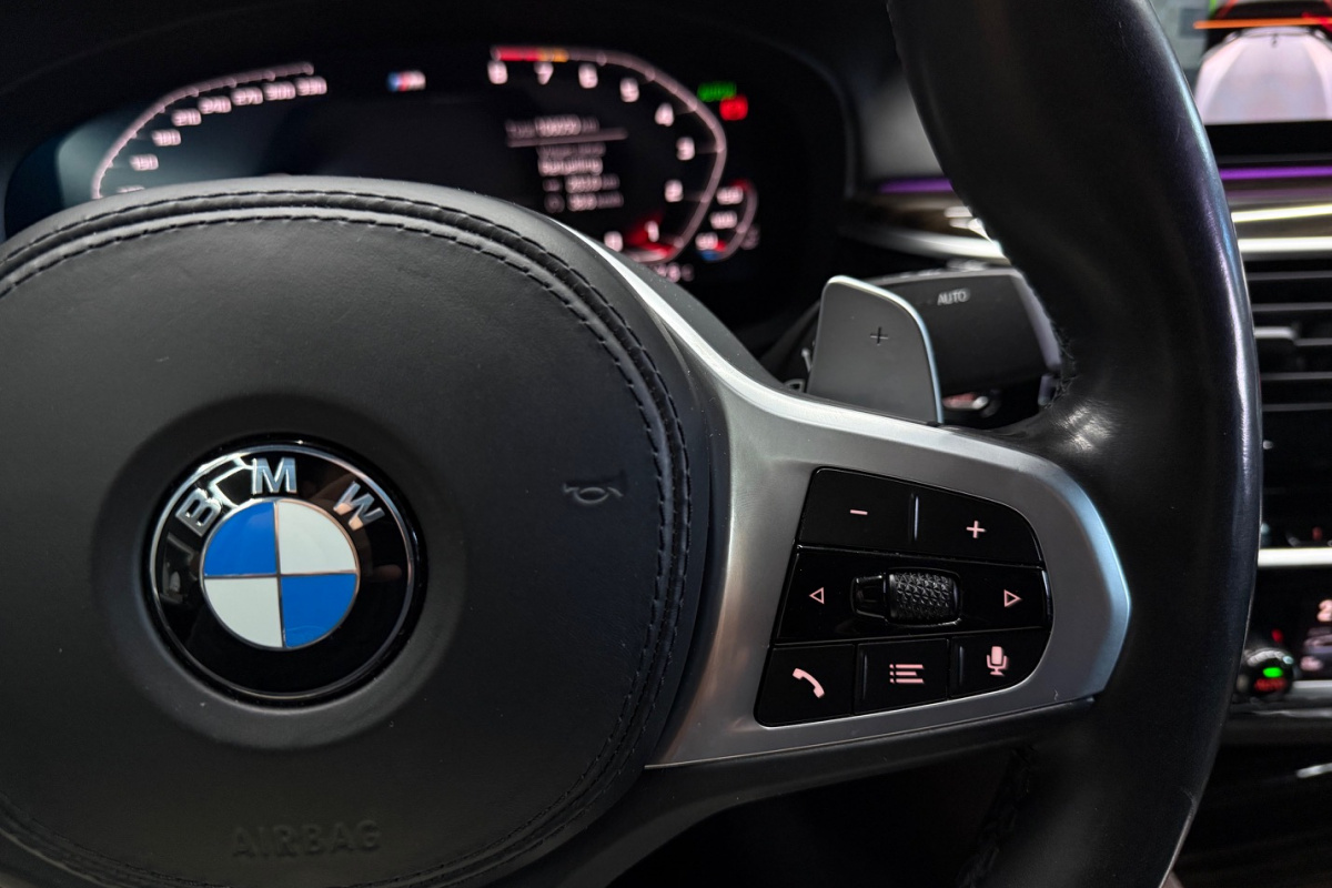 Ponuka vozidiel / BMW Rad 5 M550i xDrive A/T - video Ponuka vozidiel / BMW Rad 5 M550i xDrive A/T - video