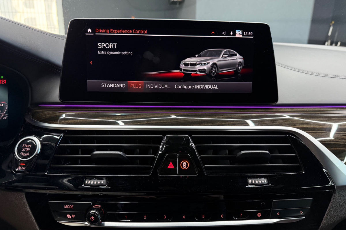 Ponuka vozidiel / BMW Rad 5 M550i xDrive A/T - video Ponuka vozidiel / BMW Rad 5 M550i xDrive A/T - video