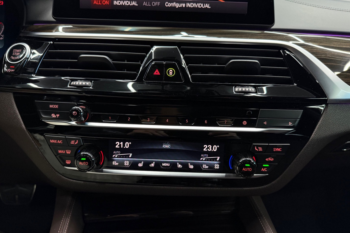 Ponuka vozidiel / BMW Rad 5 M550i xDrive A/T - video Ponuka vozidiel / BMW Rad 5 M550i xDrive A/T - video