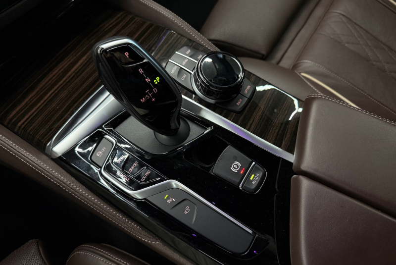 Ponuka vozidiel / BMW Rad 5 M550i xDrive A/T - video Ponuka vozidiel / BMW Rad 5 M550i xDrive A/T - video