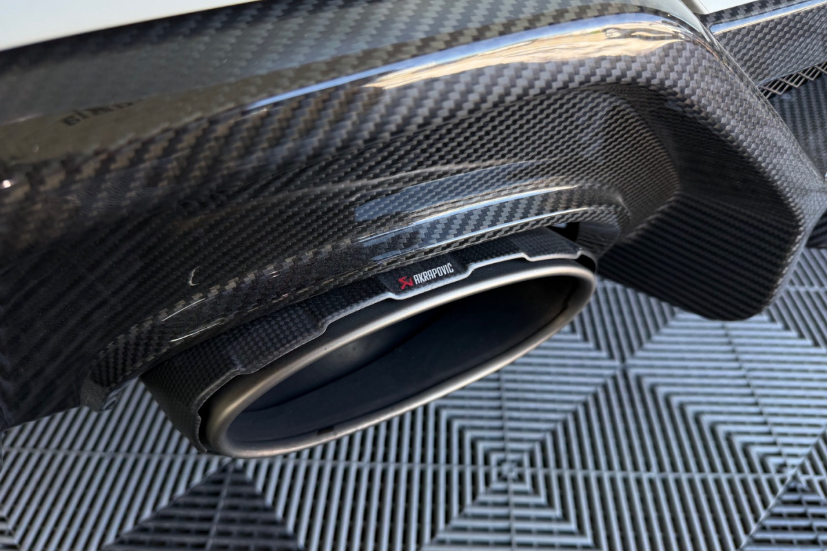 Ponuka vozidiel / Audi RS6 Avant 4.0 TFSI Quattro Full Carbon Akrapovic - video Ponuka vozidiel / Audi RS6 Avant 4.0 TFSI Quattro Full Carbon Akrapovic - video