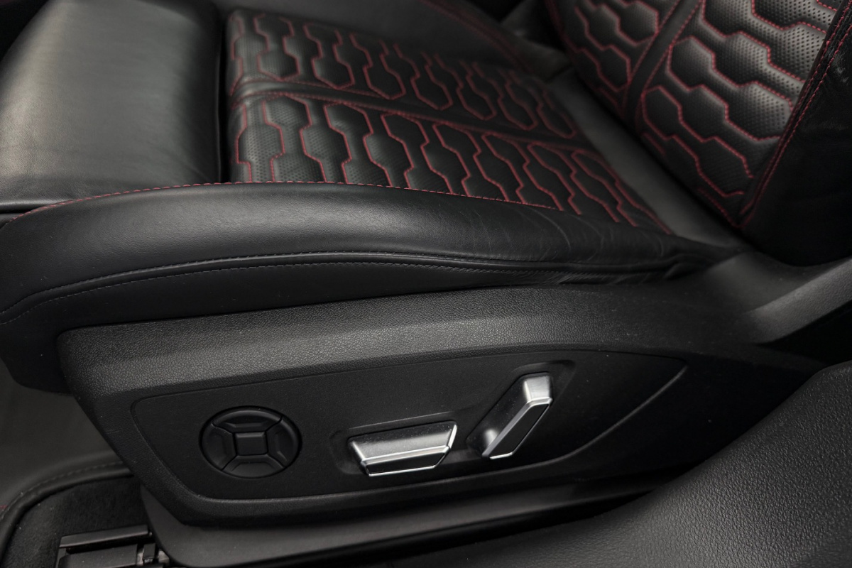 Ponuka vozidiel / Audi RS6 Avant 4.0 TFSI Quattro Full Carbon Akrapovic - video Ponuka vozidiel / Audi RS6 Avant 4.0 TFSI Quattro Full Carbon Akrapovic - video