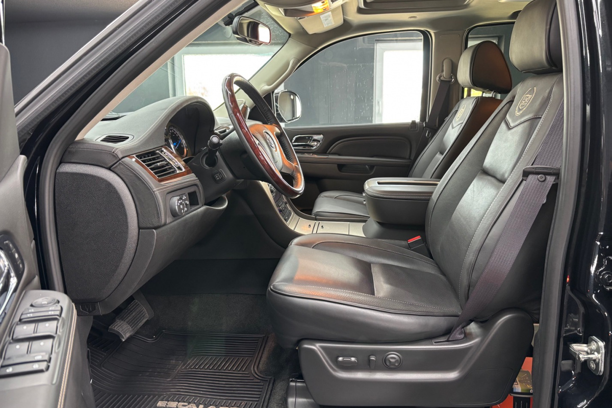 Ponuka vozidiel / Cadillac Escalade 6.2 V8 Platinum Edition A/T - video Ponuka vozidiel / Cadillac Escalade 6.2 V8 Platinum Edition A/T - video