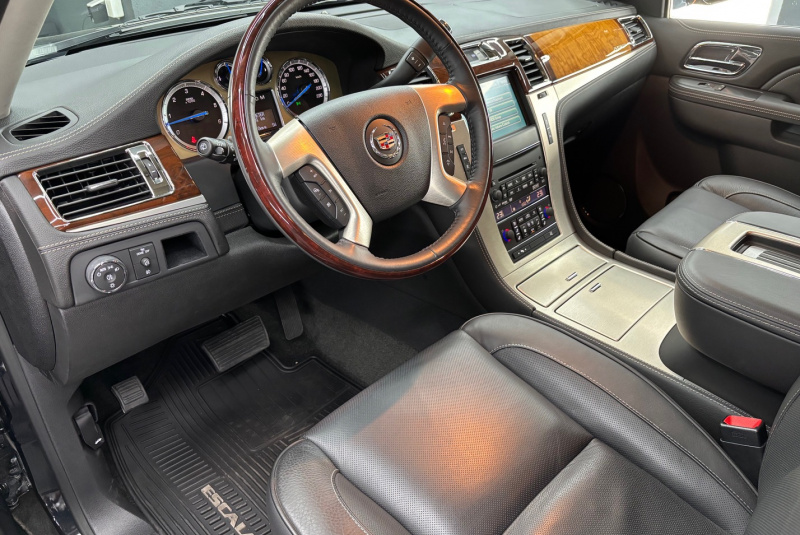 Ponuka vozidiel / Cadillac Escalade 6.2 V8 Platinum Edition A/T - video Ponuka vozidiel / Cadillac Escalade 6.2 V8 Platinum Edition A/T - video