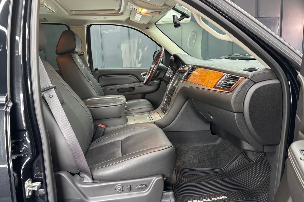 Ponuka vozidiel / Cadillac Escalade 6.2 V8 Platinum Edition A/T - video Ponuka vozidiel / Cadillac Escalade 6.2 V8 Platinum Edition A/T - video
