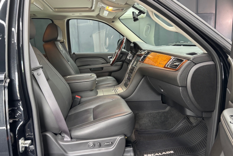 Ponuka vozidiel / Cadillac Escalade 6.2 V8 Platinum Edition A/T - video Ponuka vozidiel / Cadillac Escalade 6.2 V8 Platinum Edition A/T - video