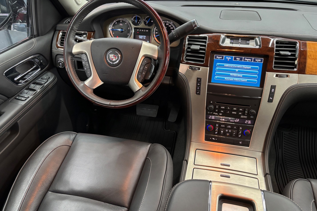 Ponuka vozidiel / Cadillac Escalade 6.2 V8 Platinum Edition A/T - video Ponuka vozidiel / Cadillac Escalade 6.2 V8 Platinum Edition A/T - video
