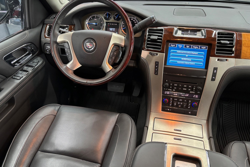 Ponuka vozidiel / Cadillac Escalade 6.2 V8 Platinum Edition A/T - video Ponuka vozidiel / Cadillac Escalade 6.2 V8 Platinum Edition A/T - video