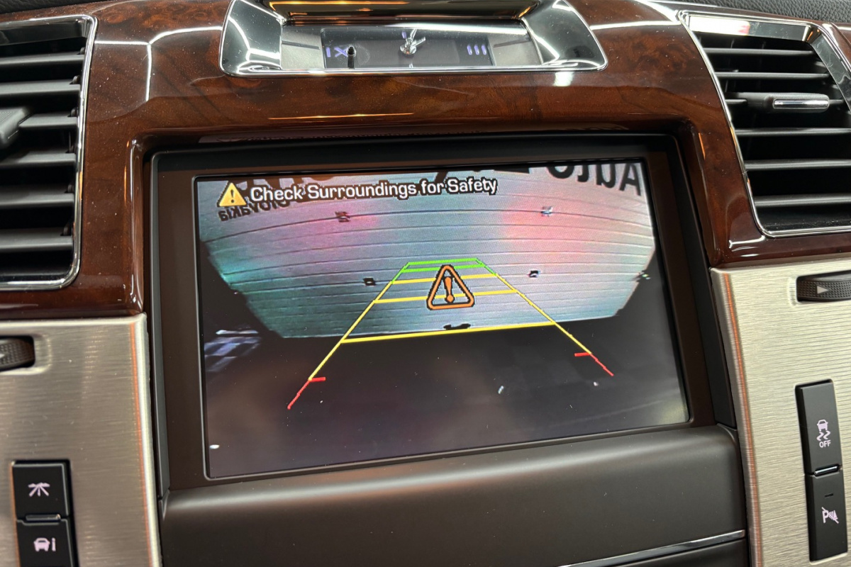 Ponuka vozidiel / Cadillac Escalade 6.2 V8 Platinum Edition A/T - video Ponuka vozidiel / Cadillac Escalade 6.2 V8 Platinum Edition A/T - video