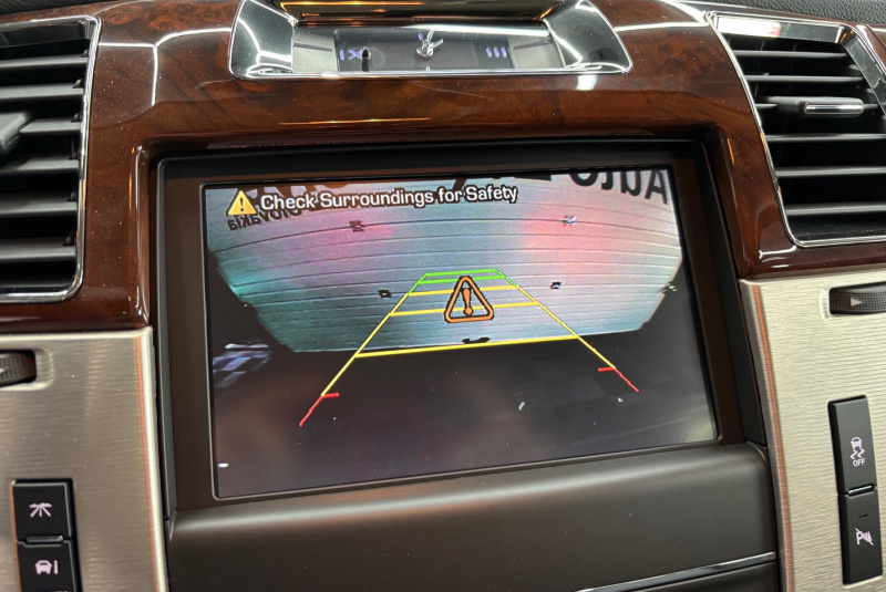 Ponuka vozidiel / Cadillac Escalade 6.2 V8 Platinum Edition A/T - video Ponuka vozidiel / Cadillac Escalade 6.2 V8 Platinum Edition A/T - video
