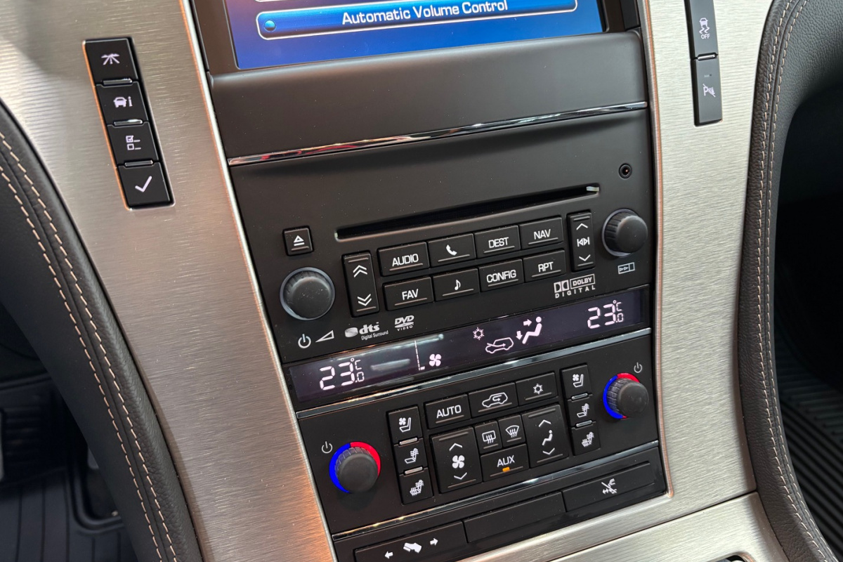 Ponuka vozidiel / Cadillac Escalade 6.2 V8 Platinum Edition A/T - video Ponuka vozidiel / Cadillac Escalade 6.2 V8 Platinum Edition A/T - video
