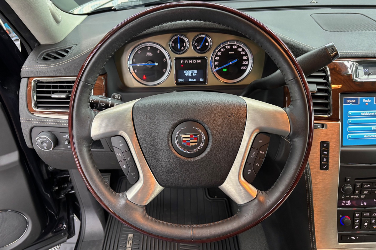Ponuka vozidiel / Cadillac Escalade 6.2 V8 Platinum Edition A/T - video Ponuka vozidiel / Cadillac Escalade 6.2 V8 Platinum Edition A/T - video