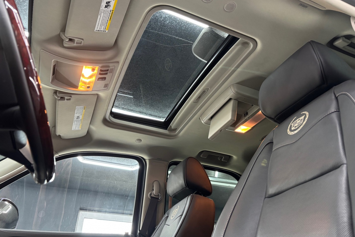 Ponuka vozidiel / Cadillac Escalade 6.2 V8 Platinum Edition A/T - video Ponuka vozidiel / Cadillac Escalade 6.2 V8 Platinum Edition A/T - video