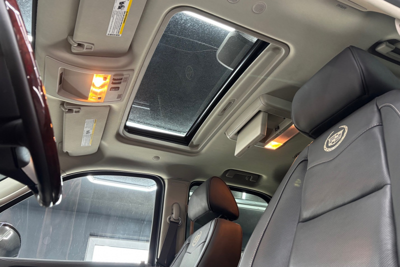 Ponuka vozidiel / Cadillac Escalade 6.2 V8 Platinum Edition A/T - video Ponuka vozidiel / Cadillac Escalade 6.2 V8 Platinum Edition A/T - video