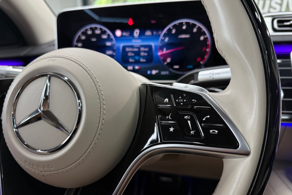 Ponuka vozidiel / Mercedes-Benz S trieda Sedan 580 Long MANSORY 4Matic A/T - video Ponuka vozidiel / Mercedes-Benz S trieda Sedan 580 Long MANSORY 4Matic A/T - video