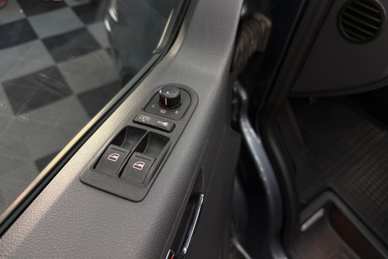 Ponuka vozidiel / Volkswagen Multivan 2.5 TDi - video Ponuka vozidiel / Volkswagen Multivan 2.5 TDi - video
