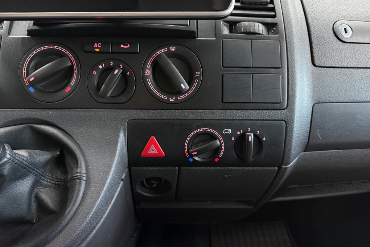 Ponuka vozidiel / Volkswagen Multivan 2.5 TDi - video Ponuka vozidiel / Volkswagen Multivan 2.5 TDi - video
