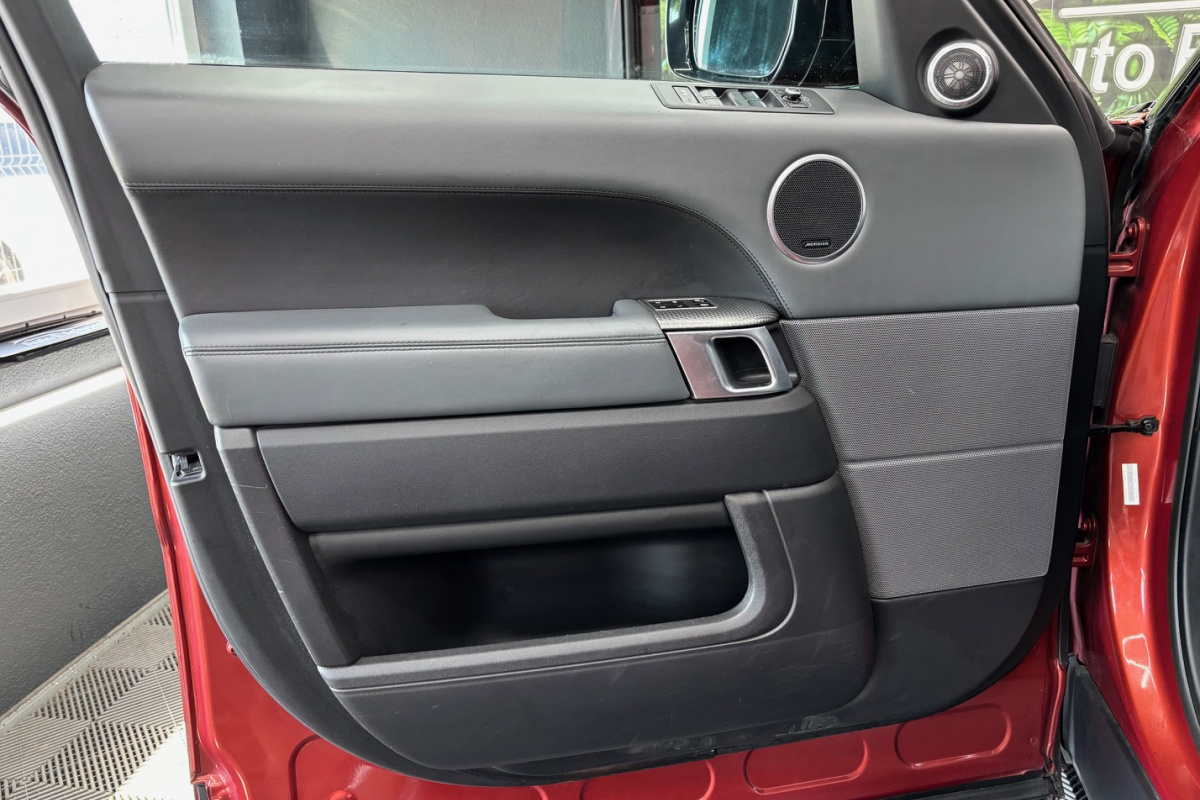 Ponuka vozidiel / Land Rover Range Rover Sport 3.0 SDV6 AUTOBIOGRAPHY DYNAMIC 7-MIESTNE - video Ponuka vozidiel / Land Rover Range Rover Sport 3.0 SDV6 AUTOBIOGRAPHY DYNAMIC 7-MIESTNE - video