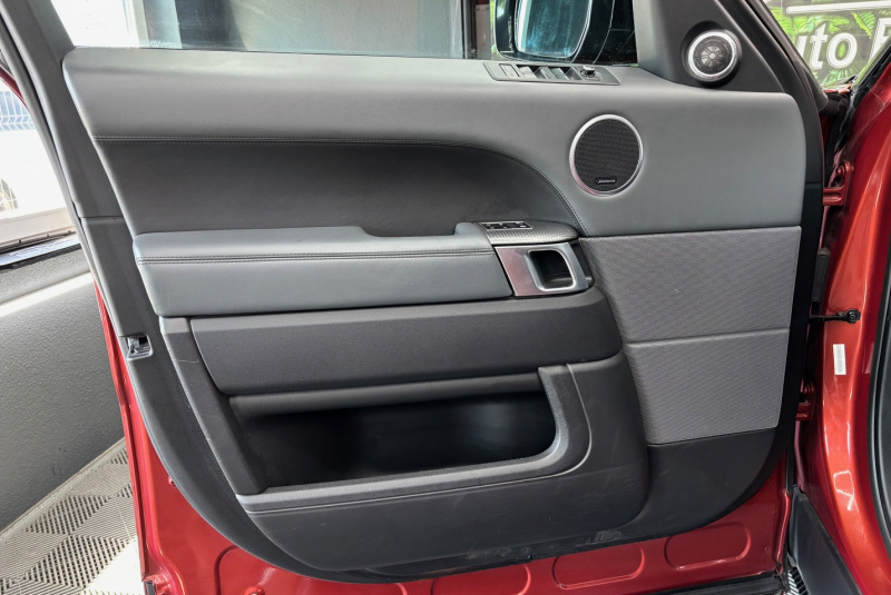 Ponuka vozidiel / Land Rover Range Rover Sport 3.0 SDV6 AUTOBIOGRAPHY DYNAMIC 7-MIESTNE - video Ponuka vozidiel / Land Rover Range Rover Sport 3.0 SDV6 AUTOBIOGRAPHY DYNAMIC 7-MIESTNE - video
