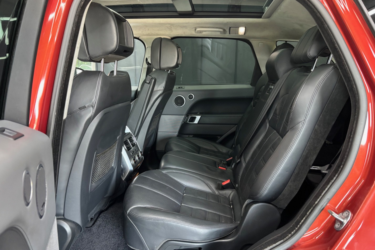 Ponuka vozidiel / Land Rover Range Rover Sport 3.0 SDV6 AUTOBIOGRAPHY DYNAMIC 7-MIESTNE - video Ponuka vozidiel / Land Rover Range Rover Sport 3.0 SDV6 AUTOBIOGRAPHY DYNAMIC 7-MIESTNE - video