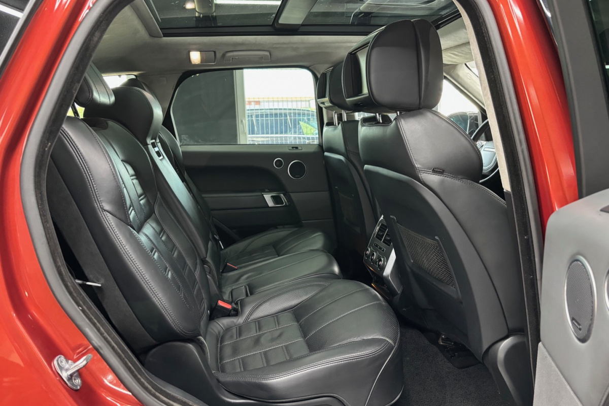 Ponuka vozidiel / Land Rover Range Rover Sport 3.0 SDV6 AUTOBIOGRAPHY DYNAMIC 7-MIESTNE - video Ponuka vozidiel / Land Rover Range Rover Sport 3.0 SDV6 AUTOBIOGRAPHY DYNAMIC 7-MIESTNE - video