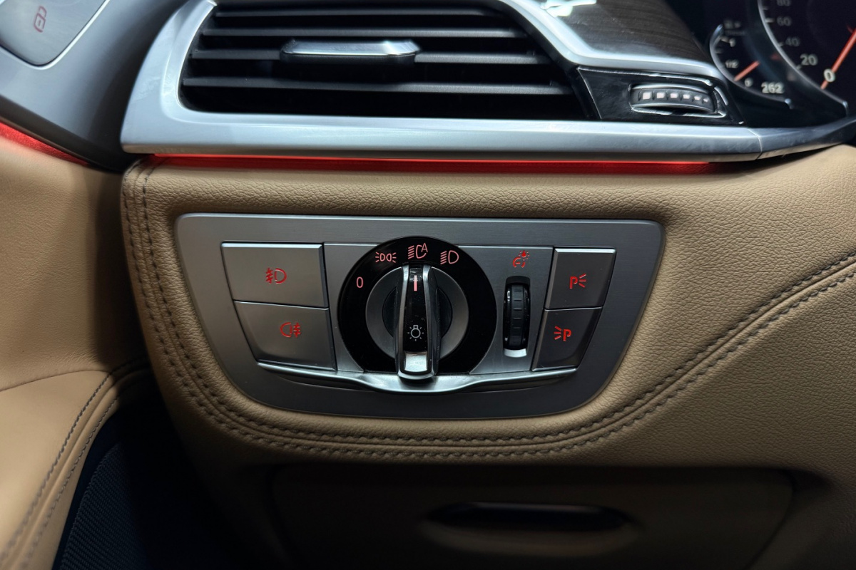 Ponuka vozidiel / BMW Rad 7 730d xDrive A/T - video Ponuka vozidiel / BMW Rad 7 730d xDrive A/T - video
