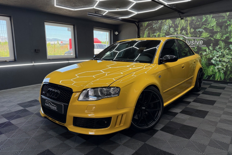 Ponuka vozidiel / Audi RS4/RS4 Avant 4.2 V8 FSi Quattro Black Packet - video Ponuka vozidiel / Audi RS4/RS4 Avant 4.2 V8 FSi Quattro Black Packet - video