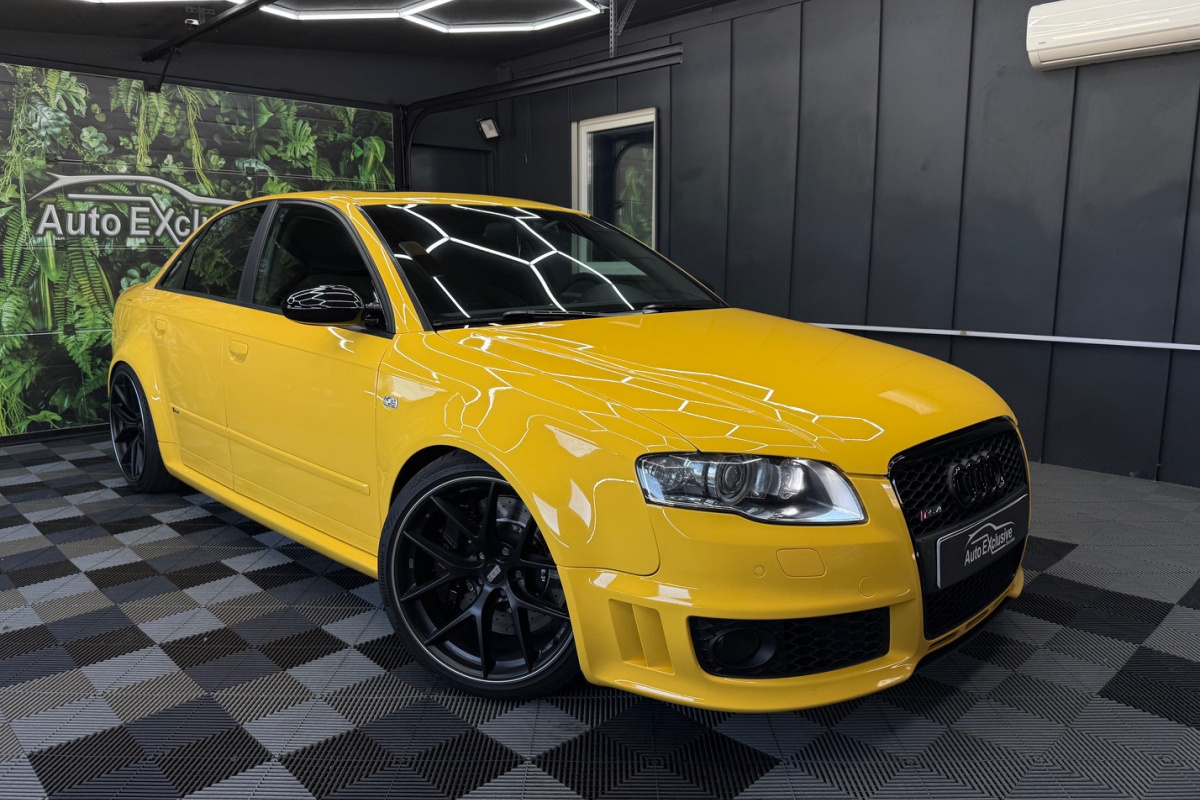 Ponuka vozidiel / Audi RS4/RS4 Avant 4.2 V8 FSi Quattro Black Packet - video Ponuka vozidiel / Audi RS4/RS4 Avant 4.2 V8 FSi Quattro Black Packet - video