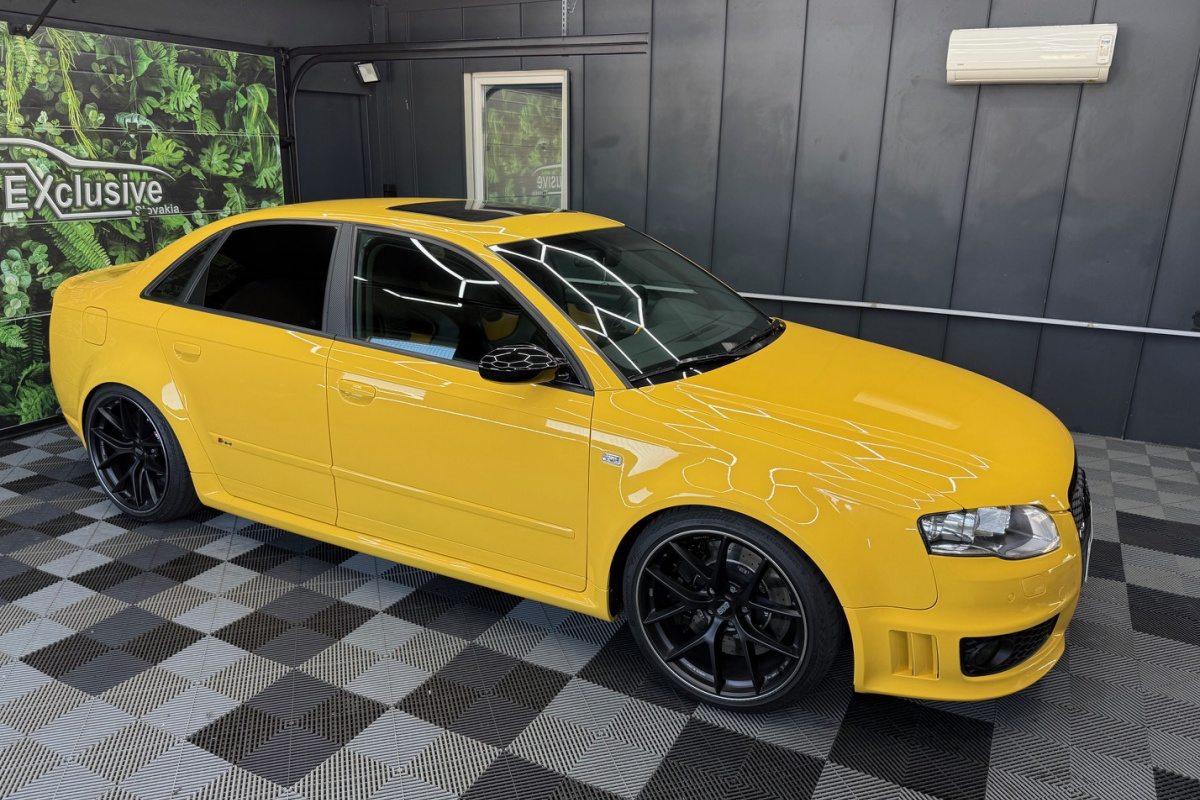 Ponuka vozidiel / Audi RS4/RS4 Avant 4.2 V8 FSi Quattro Black Packet - video Ponuka vozidiel / Audi RS4/RS4 Avant 4.2 V8 FSi Quattro Black Packet - video