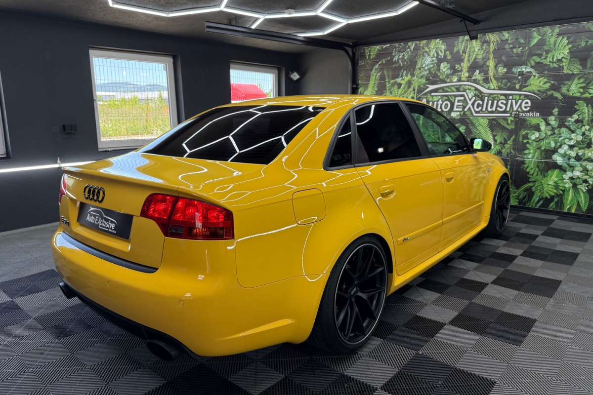 Ponuka vozidiel / Audi RS4/RS4 Avant 4.2 V8 FSi Quattro Black Packet - video Ponuka vozidiel / Audi RS4/RS4 Avant 4.2 V8 FSi Quattro Black Packet - video