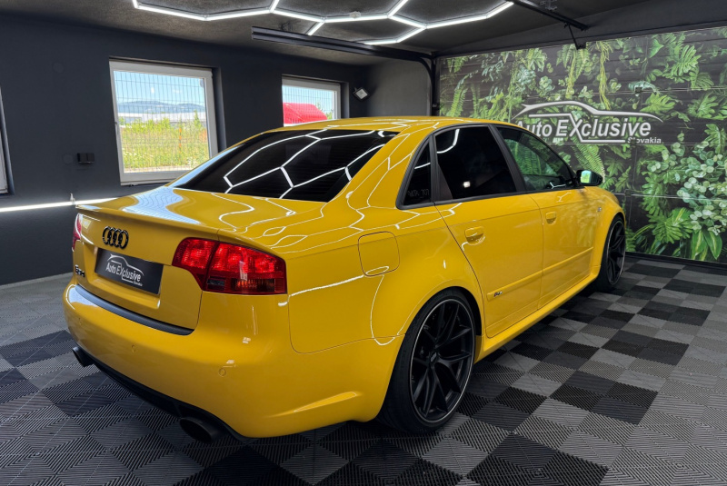 Ponuka vozidiel / Audi RS4/RS4 Avant 4.2 V8 FSi Quattro Black Packet - video Ponuka vozidiel / Audi RS4/RS4 Avant 4.2 V8 FSi Quattro Black Packet - video