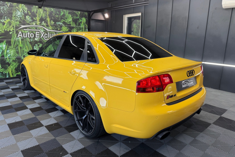 Ponuka vozidiel / Audi RS4/RS4 Avant 4.2 V8 FSi Quattro Black Packet - video Ponuka vozidiel / Audi RS4/RS4 Avant 4.2 V8 FSi Quattro Black Packet - video