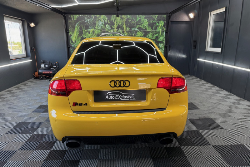 Ponuka vozidiel / Audi RS4/RS4 Avant 4.2 V8 FSi Quattro Black Packet - video Ponuka vozidiel / Audi RS4/RS4 Avant 4.2 V8 FSi Quattro Black Packet - video