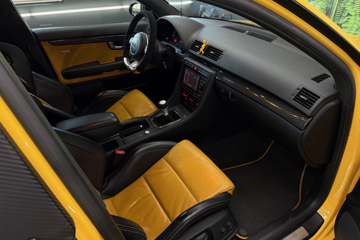 Ponuka vozidiel / Audi RS4/RS4 Avant 4.2 V8 FSi Quattro Black Packet - video Ponuka vozidiel / Audi RS4/RS4 Avant 4.2 V8 FSi Quattro Black Packet - video