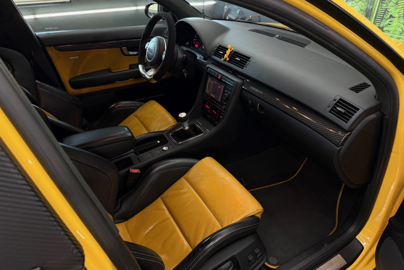 Ponuka vozidiel / Audi RS4/RS4 Avant 4.2 V8 FSi Quattro Black Packet - video Ponuka vozidiel / Audi RS4/RS4 Avant 4.2 V8 FSi Quattro Black Packet - video