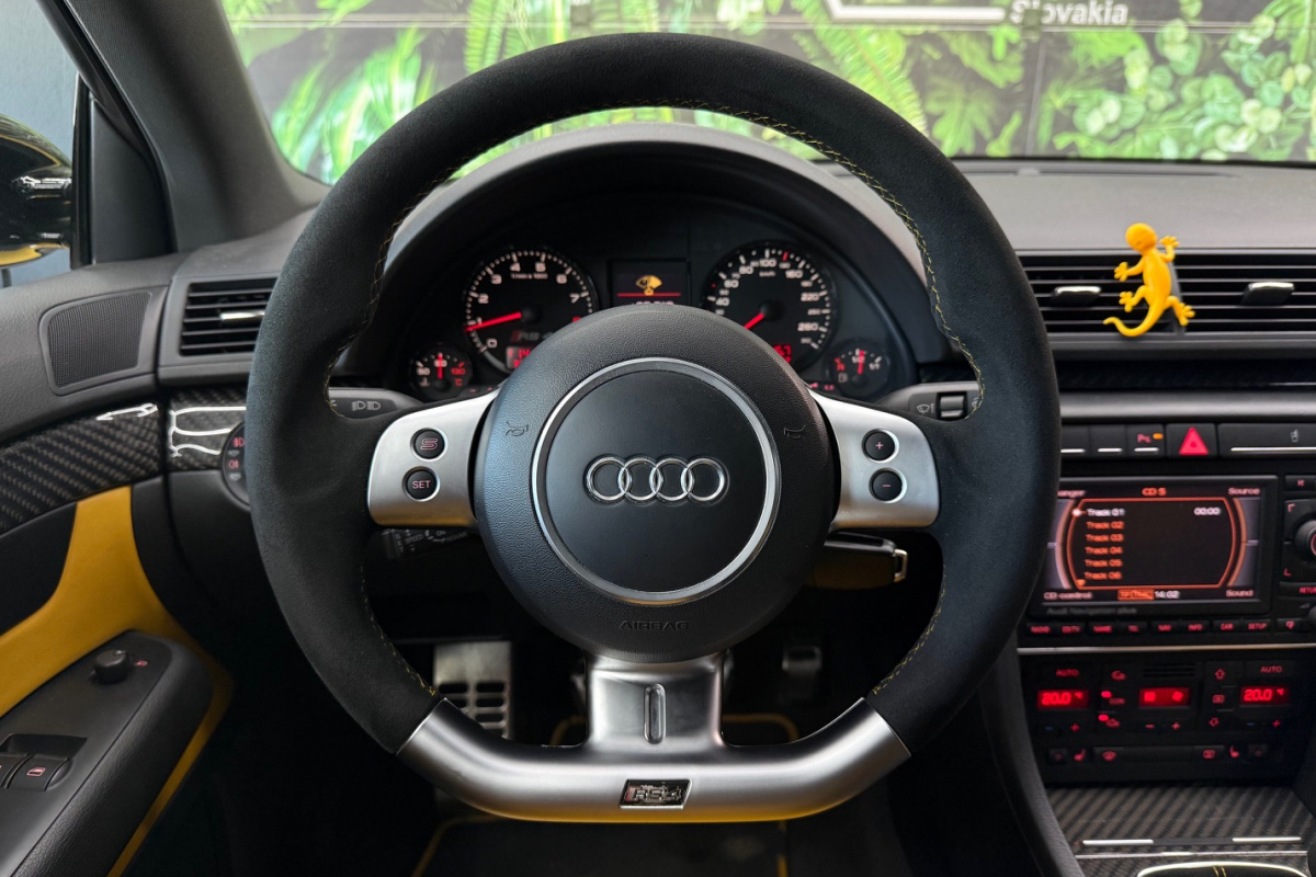 Ponuka vozidiel / Audi RS4/RS4 Avant 4.2 V8 FSi Quattro Black Packet - video Ponuka vozidiel / Audi RS4/RS4 Avant 4.2 V8 FSi Quattro Black Packet - video