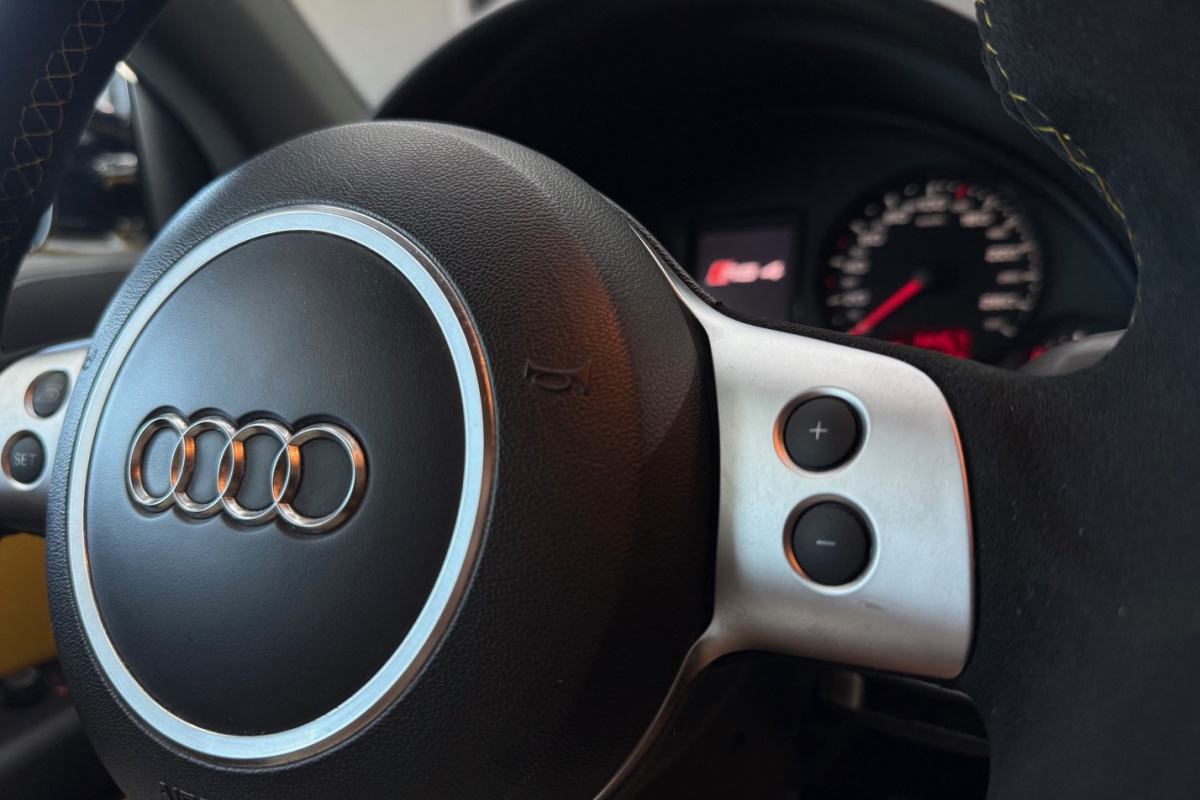 Ponuka vozidiel / Audi RS4/RS4 Avant 4.2 V8 FSi Quattro Black Packet - video Ponuka vozidiel / Audi RS4/RS4 Avant 4.2 V8 FSi Quattro Black Packet - video