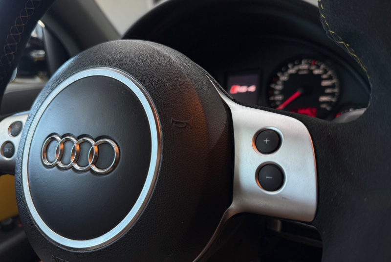Ponuka vozidiel / Audi RS4/RS4 Avant 4.2 V8 FSi Quattro Black Packet - video Ponuka vozidiel / Audi RS4/RS4 Avant 4.2 V8 FSi Quattro Black Packet - video